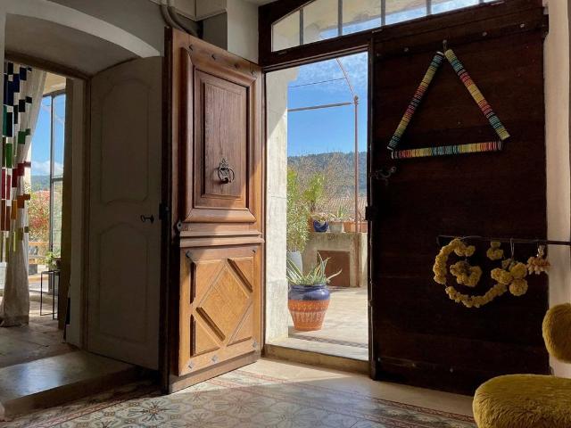 Maison de luxe de 6 pièces en vente à Sablet, France