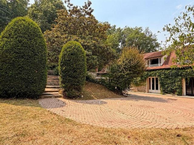 Maison de luxe de 6 pièces en vente à Saint Cyr la Rivière, France