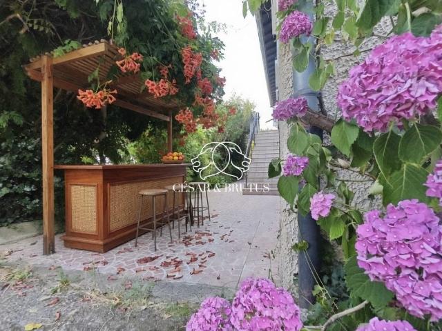 Maison de luxe de 6 pièces en vente à Saint Genis Laval, France