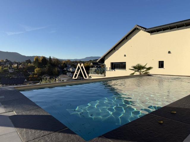 Maison de luxe de 6 pièces en vente à Saint Jeoire Prieuré, France