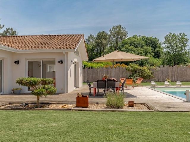 Maison de luxe de 6 pièces en vente à Salles, France