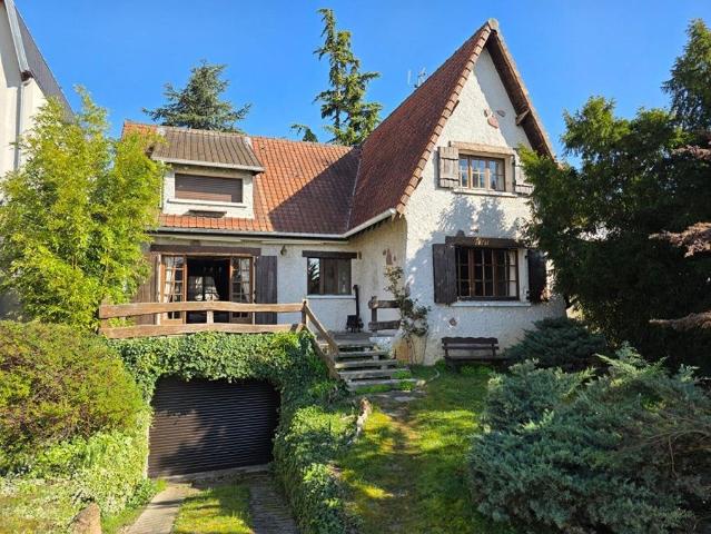 Maison de luxe de 6 pièces en vente à Sartrouville, France