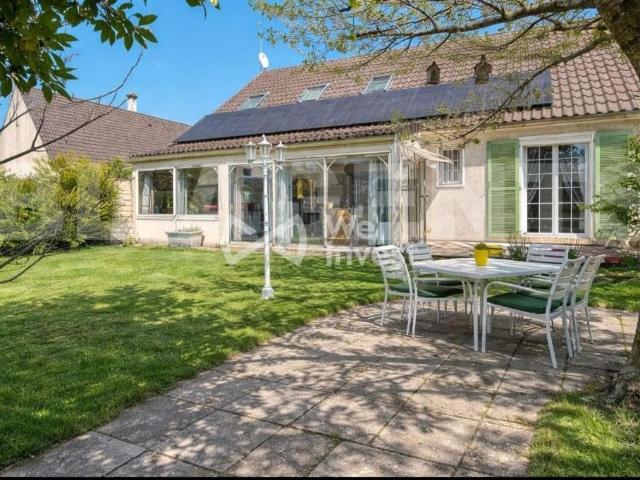 Maison de luxe de 6 pièces en vente à Serris, France