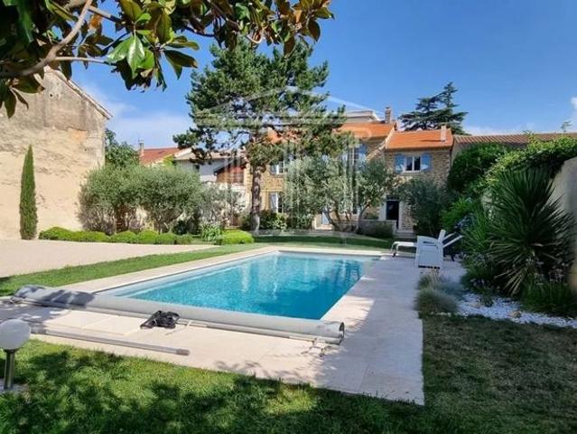 Maison de luxe de 6 pièces en vente à Sorgues, Provence Alpes Côte d'Azur