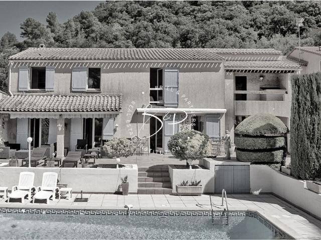 Maison de luxe de 6 pièces en vente à Taradeau, France
