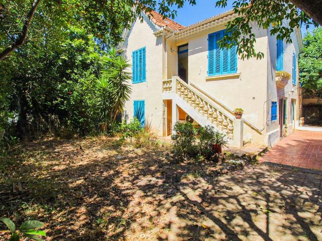Maison de luxe de 6 pièces en vente à Toulon, Provence Alpes Côte d'Azur