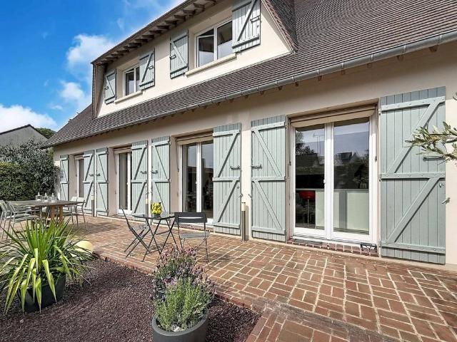 Maison de luxe de 6 pièces en vente à Touques, France