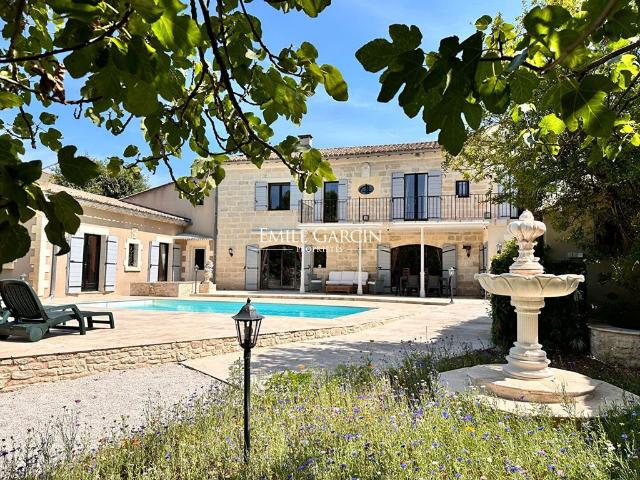 Maison de luxe de 6 pièces en vente à Uzès, France