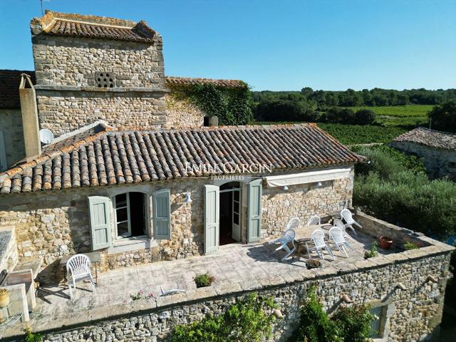 Maison de luxe de 6 pièces en vente à Uzès, France