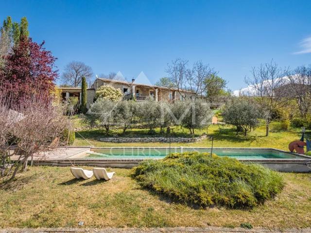 Maison de luxe de 6 pièces en location à Gordes, France