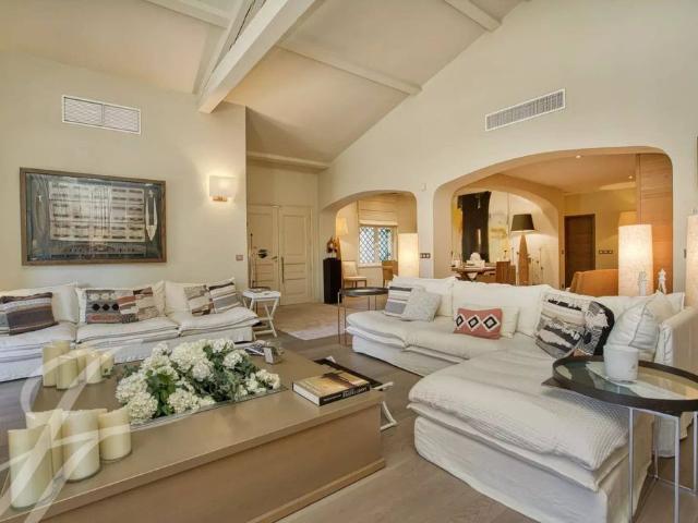 Maison de luxe de 6 pièces en location à Grimaud, France