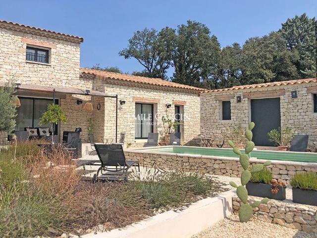 Maison de 5 pièces de luxe en location à Uzès, Occitanie