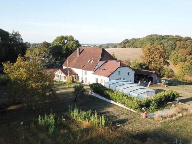 Maison de luxe en vente à Lons le Saunier, France