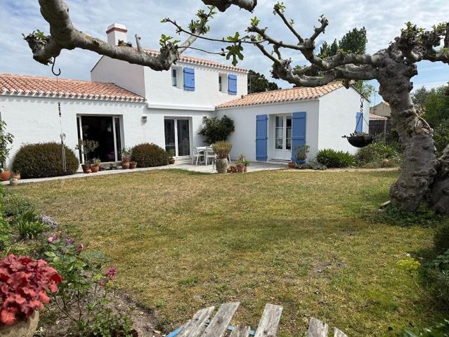 Maison de luxe de 76 pièces en vente à La Guérinière, France