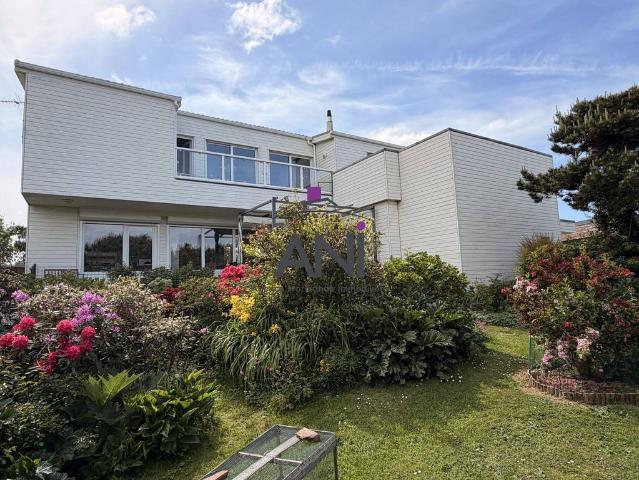 Maison de luxe de 7 chambres en vente à Petit Caux, France