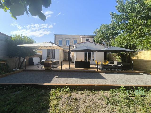 Maison de luxe de 7 pièces en vente à Margaux, France