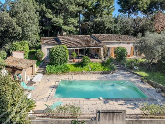 Maison de luxe de 7 pièces en vente à Mougins, France