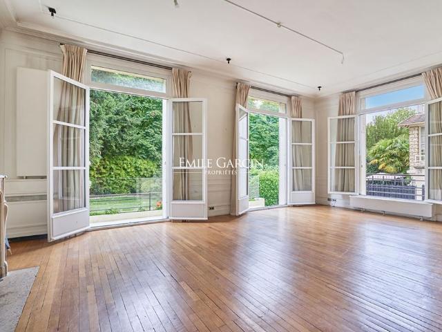 Maison de luxe de 7 pièces en vente à Neuilly sur Seine, France