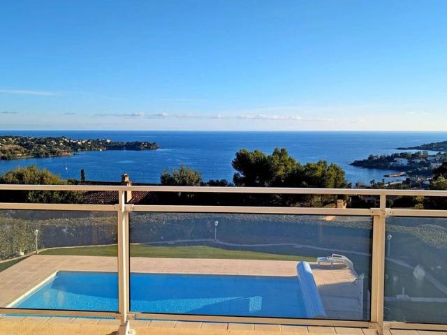 Maison de luxe de 7 pièces en vente à Agay, France