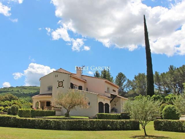 Maison de luxe de 7 pièces en vente à Aix en Provence, France