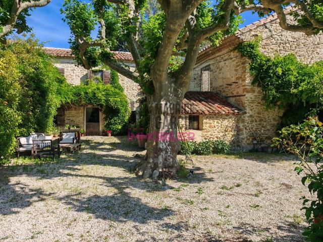 Maison de luxe de 7 pièces en vente à Althen des Paluds, France