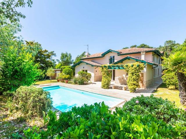 Maison de luxe de 7 pièces en vente à Anglet, France