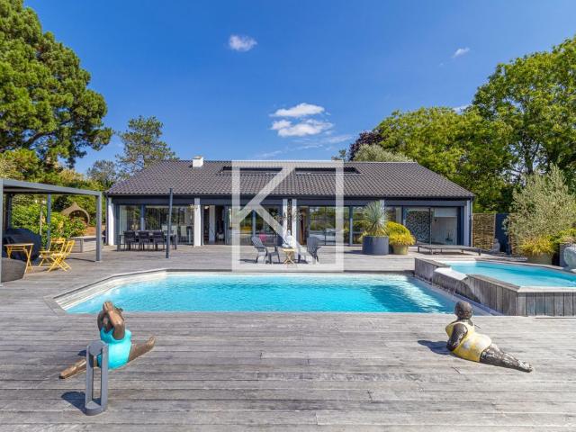 Maison de luxe de 7 pièces en vente à Beaupréau, France