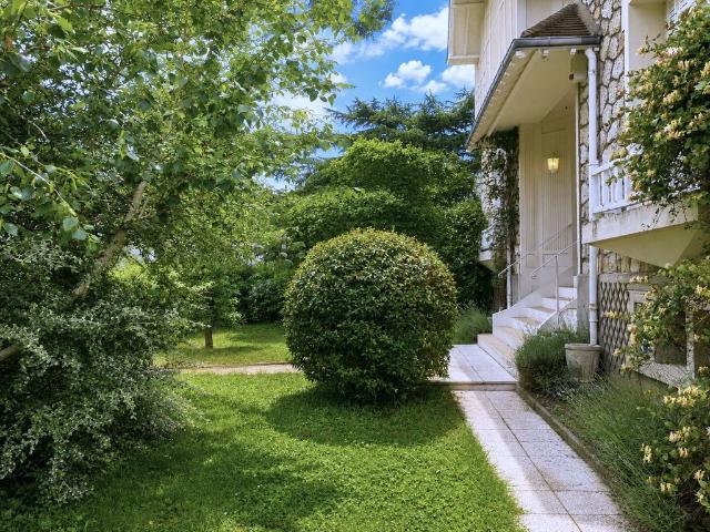 Maison de luxe de 7 pièces en vente à Bois d'Arcy, Île de France