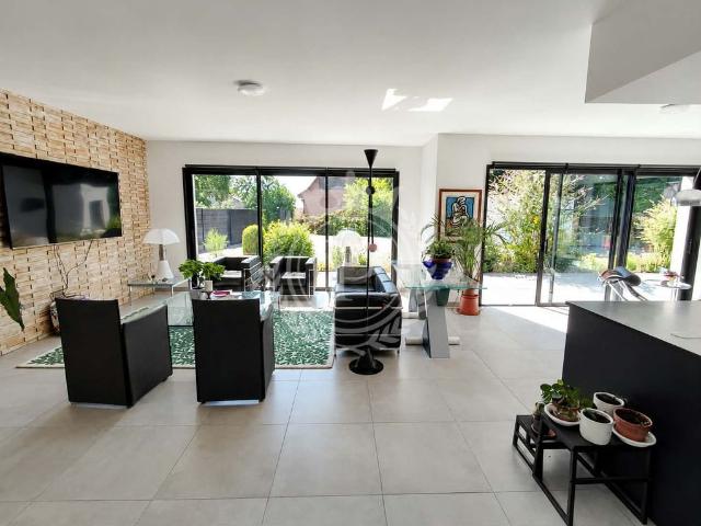 Maison de luxe de 7 pièces en vente à Boisleux au Mont, France