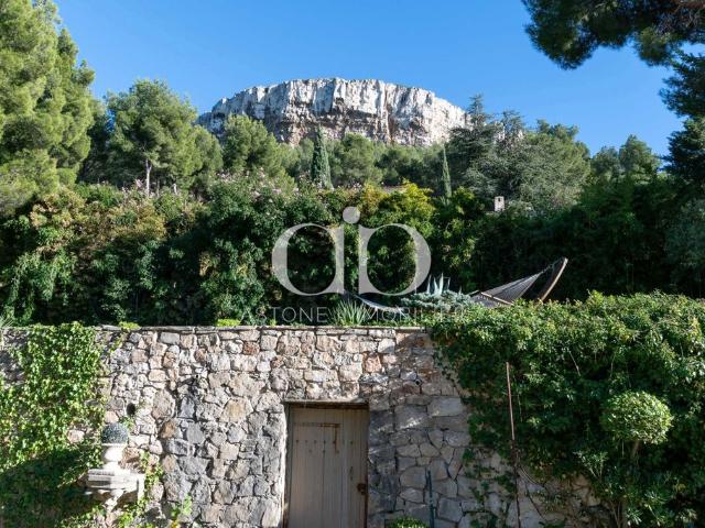 Maison de luxe de 7 pièces en vente à Cassis, France