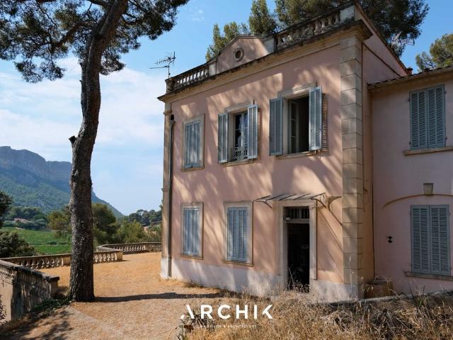 Maison de luxe de 7 pièces en vente à Cassis, France