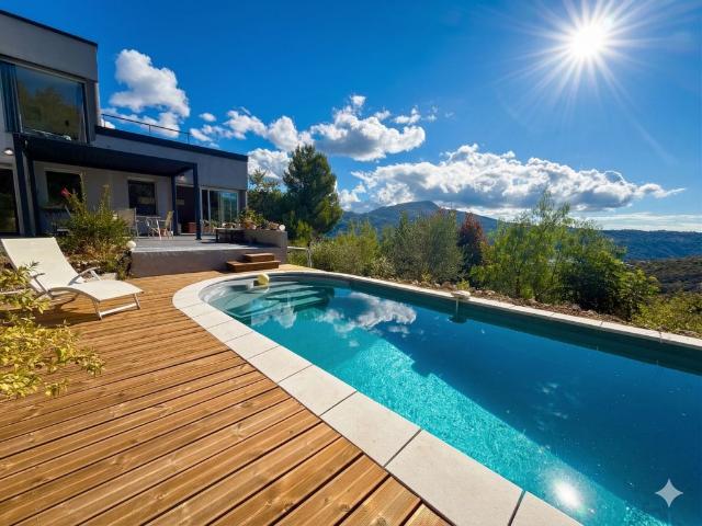 Maison de luxe de 7 pièces en vente à Carros, France