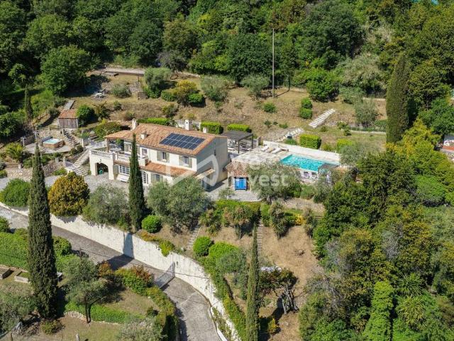 Maison de luxe de 7 pièces en vente à Carros, France
