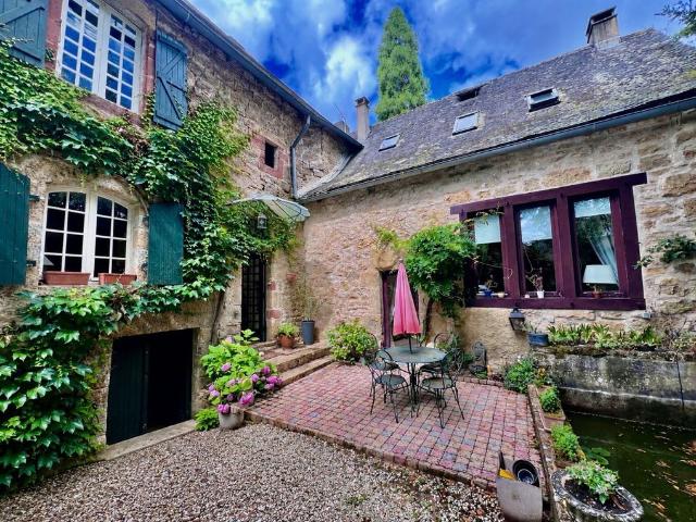 Maison de luxe de 7 pièces en vente à Cavagnac, France