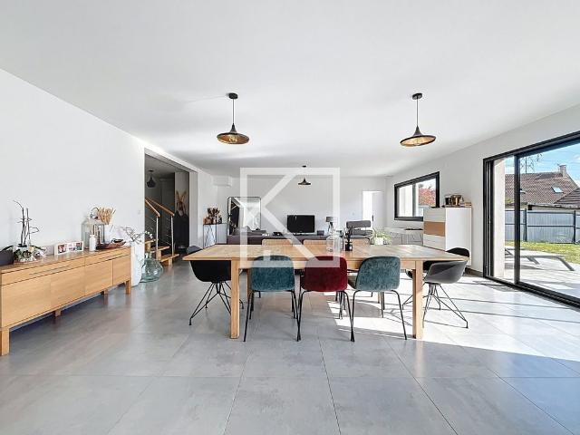Maison de luxe de 7 pièces en vente à Changé, France