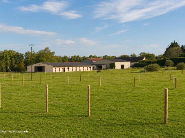 Maison de luxe de 7 pièces en vente à Charny, France