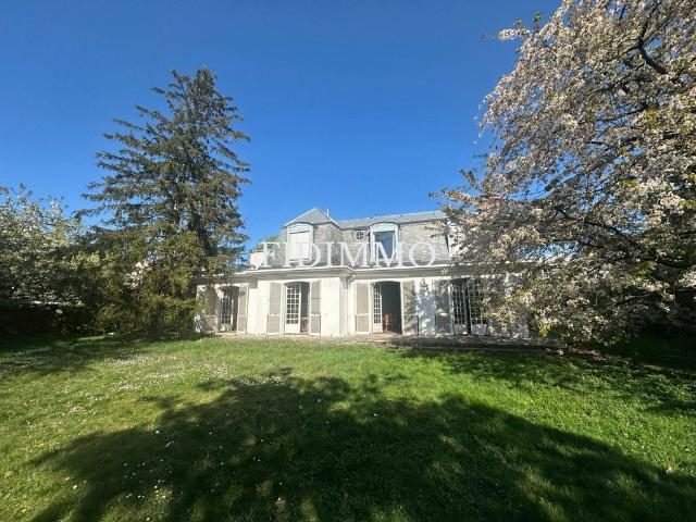 Maison de luxe de 7 pièces en vente à Chennevières sur Marne, Île de France