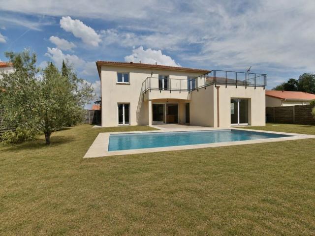 Maison de luxe de 7 pièces en vente à Cholet, Pays de la Loire