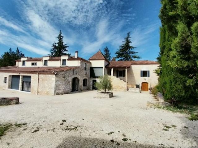 Maison de luxe de 7 pièces en vente à Cremps, Occitanie