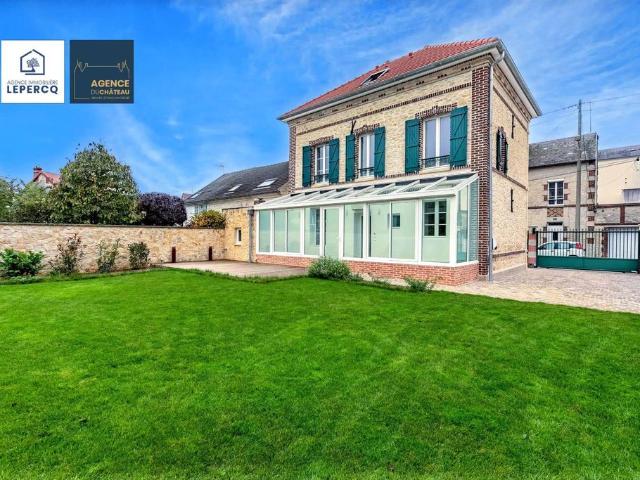 Maison de luxe de 7 pièces en vente à Crépy en Valois, France