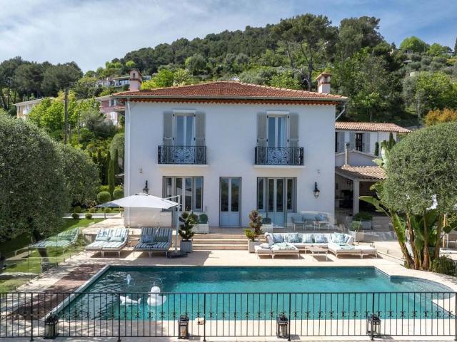Maison de luxe de 7 pièces en vente à Èze, France