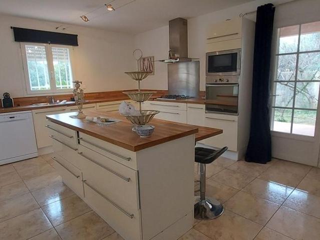Maison de luxe de 7 pièces en vente à Générac, France