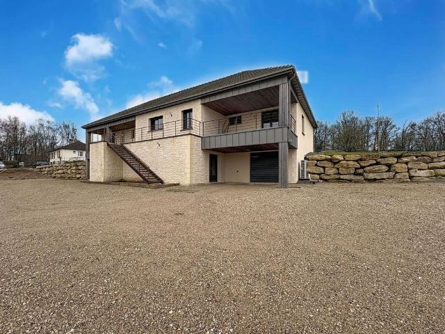 Maison de luxe de 7 pièces en vente à Gisors, France