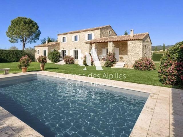 Maison de luxe de 7 pièces en vente à Gordes, France