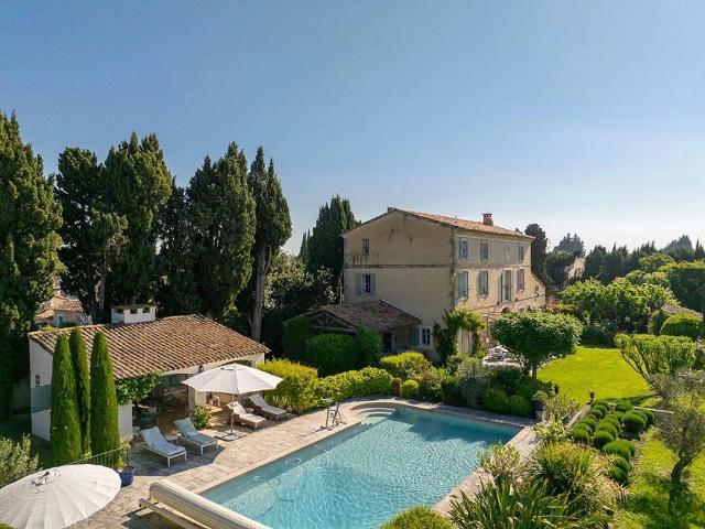 Maison de luxe de 7 pièces en vente à Graveson, Provence Alpes Côte d'Azur