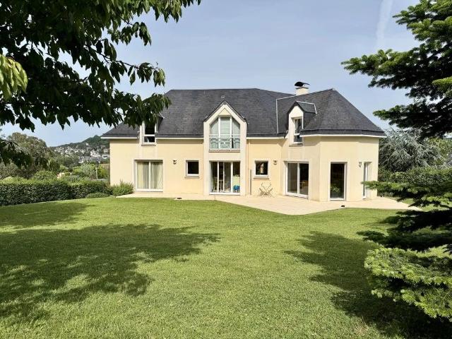 Maison de luxe de 7 pièces en vente à Houlgate, France