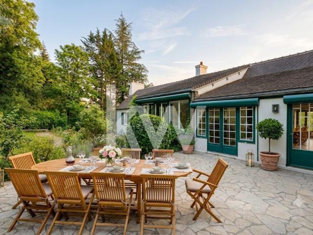 Maison de luxe de 7 pièces en vente à Jouy en Josas, Île de France