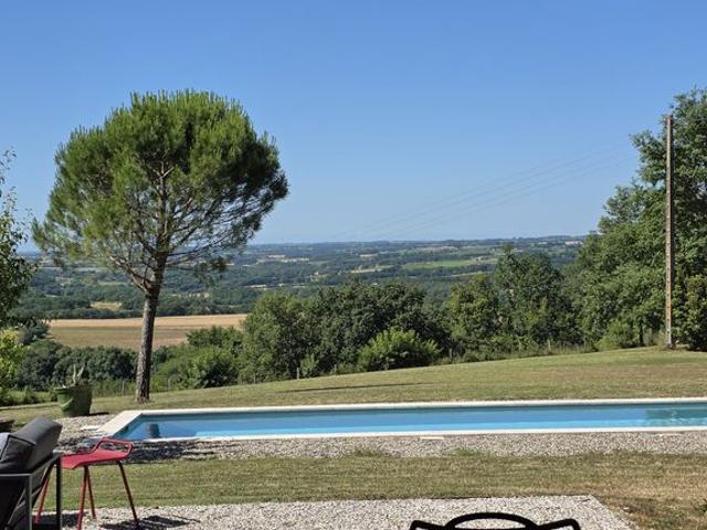 Maison de luxe de 7 pièces en vente à Larressingle, France