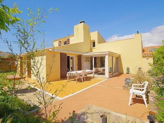 Maison de luxe de 7 pièces en vente à Les Sables d'Olonne, France