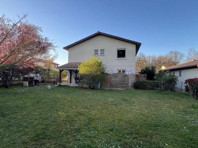 Maison de luxe de 7 pièces en vente à Pessac, France